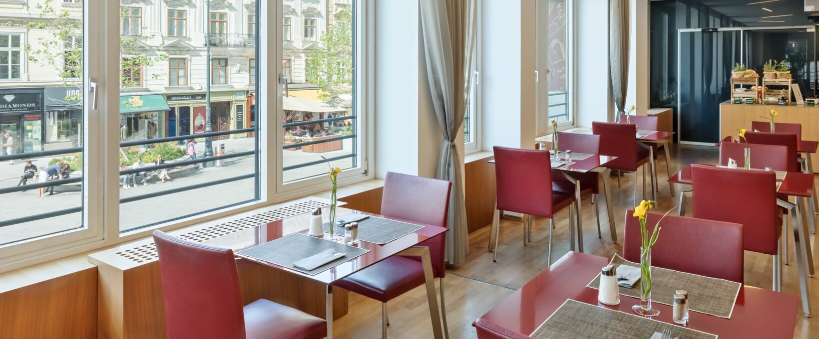 Breakfast room with laid table | Hotel Europa Wien 