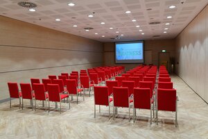 Seminarraum Kronos mit Leinwand | Hotel Ljubljana in Slowenien