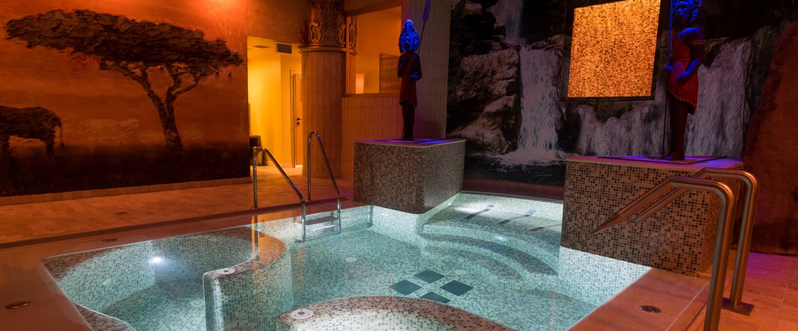 Indoor Pool mit Leiter | Hotel Ljubljana in Slowenien