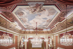 Ballroom with chandelier and ceiling painting | Parkhotel Schönbrunn in Vienna