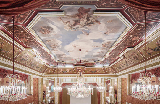 Ballroom with chandelier and ceiling painting | Parkhotel Schönbrunn in Vienna