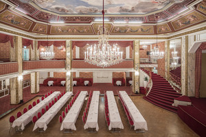 Ballroom "Parlament" with chandelier | Parkhotel Schönbrunn in Vienna