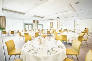 Seminar room Österreich-Ungarn with laid table | Parkhotel Schönbrunn in Vienna