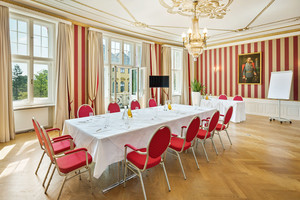 Seminar Suite Nr. 1222 with laid table | Parkhotel Schönbrunn in Vienna