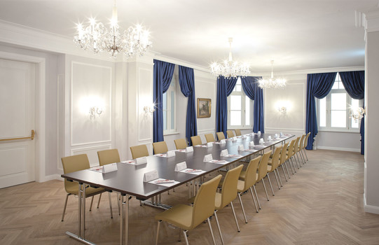 Seminarraum Sophie Lounge mit langer Tafel | Parkhotel Schönbrunn in Wien