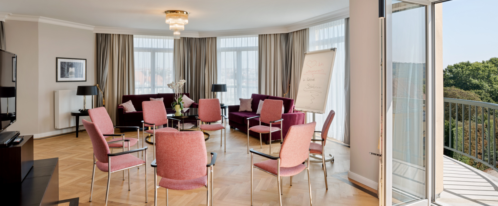 Kaiser Suite with chair circle | Parkhotel Schönbrunn in Vienna