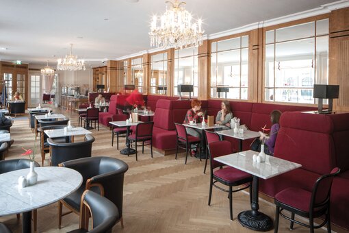 Schlosscafé with seating lounge | Parkhotel Schönbrunn in Vienna