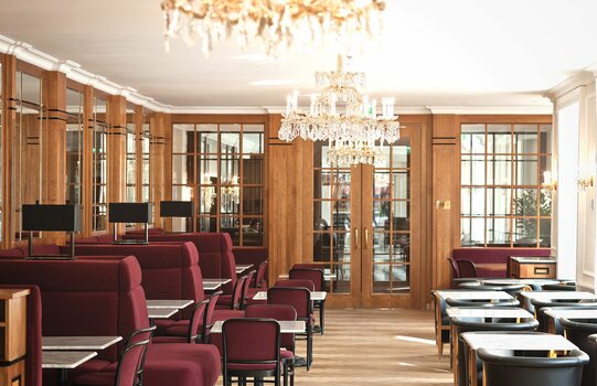 Schlosscafé with chandelier | Parkhotel Schönbrunn in Vienna