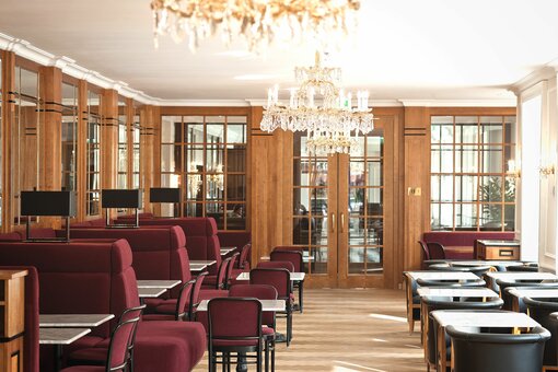 Schlosscafé with chandelier | Parkhotel Schönbrunn in Vienna