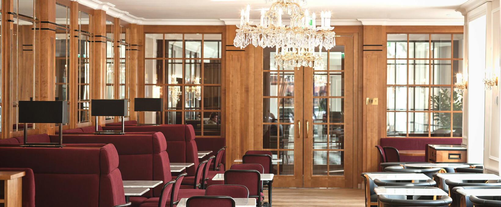 Schlosscafé mit Kronleuchter | Parkhotel Schönbrunn in Wien