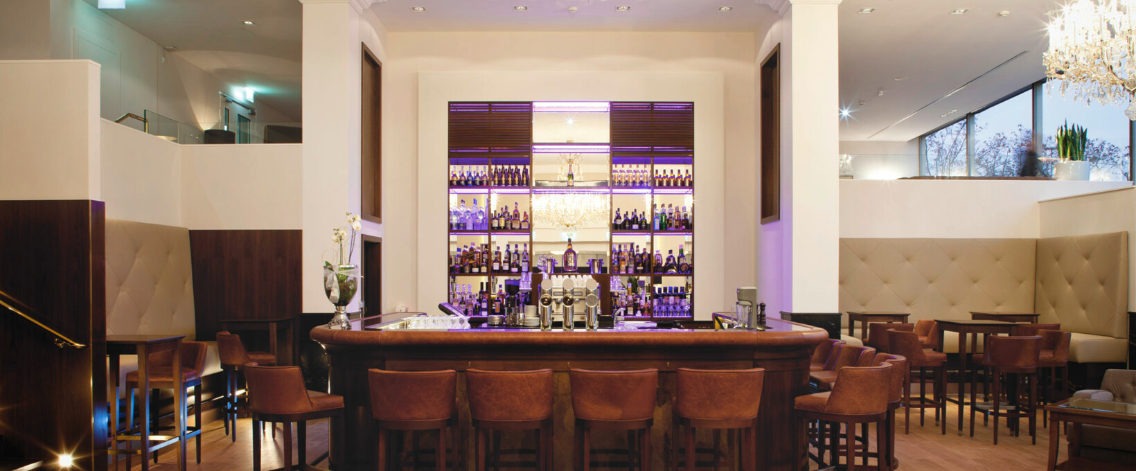 Bar Gloriette Theke mit Barstühlen | Parkhotel Schönbrunn in Wien