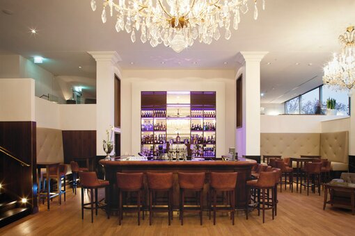 Bar Gloriette Theke mit Barstühlen | Parkhotel Schönbrunn in Wien