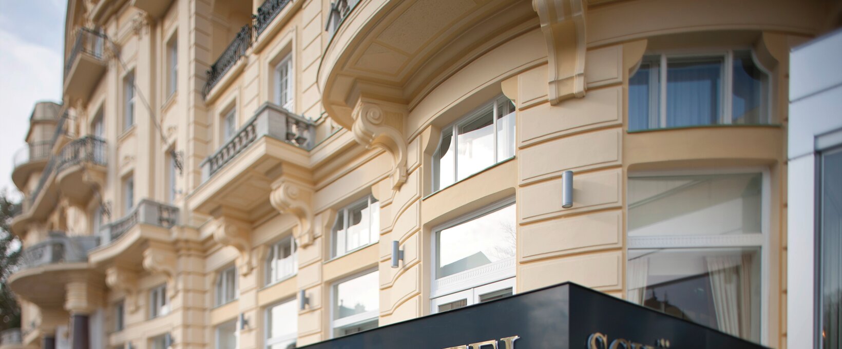 Exterior view entrance | Parkhotel Schönbrunn in Vienna