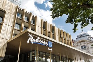 Exterior view entrance area | Radisson Blu Park Royal Palace Hotel in Vienna