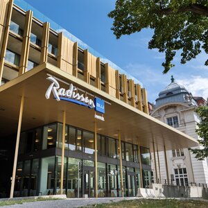 Außenansicht Eingangsbereich | Radisson Blu Park Royal Palace Hotel in Wien