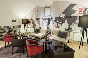 Lobby lounge with mural | Hotel Rathauspark in Vienna