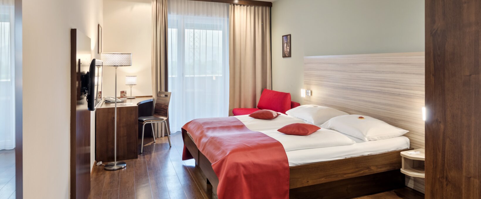 Superior Zimmer mit Doppelbett und Fernseher | Hotel Salzburg Messe