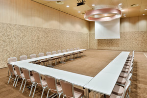 Seminarraum "Olympia Mancini 3A" mit Beamer, Leinwand und großzügiger U-Bestuhlung | Austria Trend Hotel Savoyen