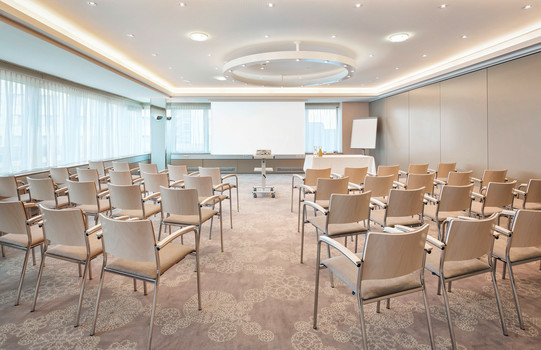 Seminar room Wels "Theater" with screen | Hotel Schillerpark in Linz