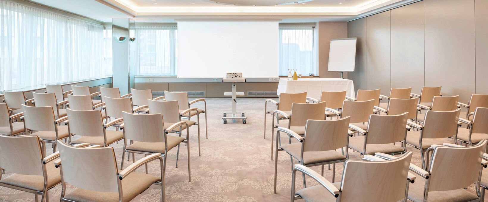 Seminar room Wels "Theater" with screen | Hotel Schillerpark in Linz