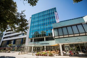 Außenansicht Hotelgebäude | Hotel Schillerpark in Linz