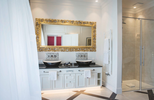 Badezimmer mit Dusche | Schloss Schönbrunn Grand Suite in Wien