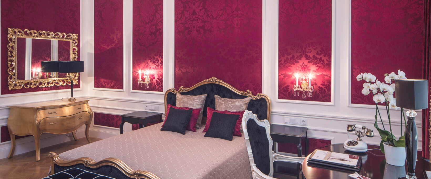 Schlafzimmer| Schloss Schönbrunn Grand Suite in Wien Royaler Schlafzimmer mit Schreibtisch | Schloss Schönbrunn Grand Suite in Wien