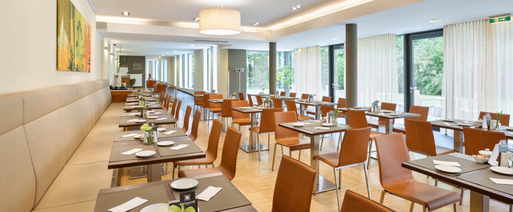 Breakfast room with laid table| Hotel beim Theresianum in Vienna