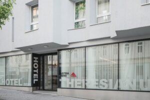 Exterior view hotel entrance | Hotel beim Theresianum in Vienna