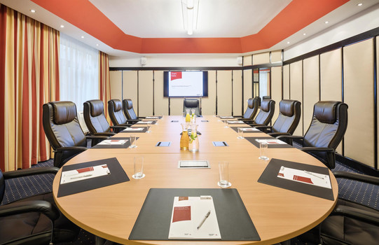 Seminar room Oskar Kokoschka with boardroom | Hotel Ananas in Vienna