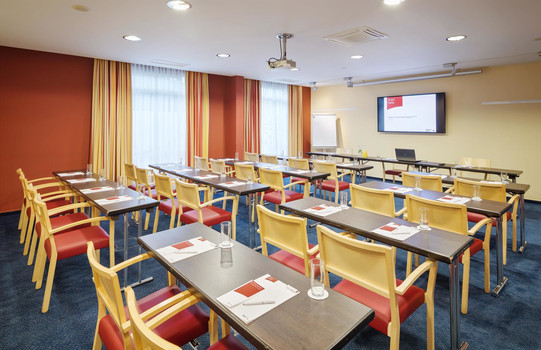 Seminar room Gustav Klimt "Parlament" with flatscreen | Hotel Ananas in Vienna