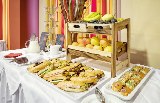 Seminar Buffet with buns and fruits | Hotel Ananas in Vienna