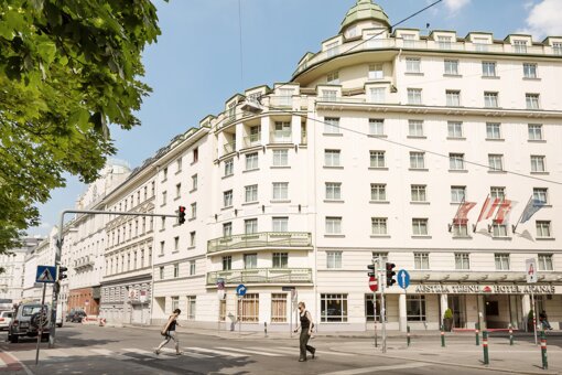 Exterior view hotel building |  Hotel Ananas in Vienna