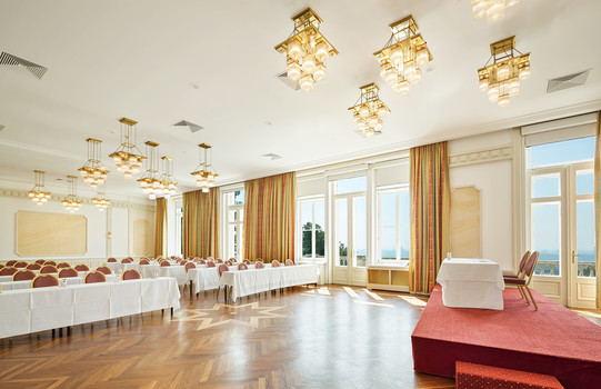 Seminar room Montleart "Parlament" with podium | Hotel Schloss Wilhelminenberg in Vienna