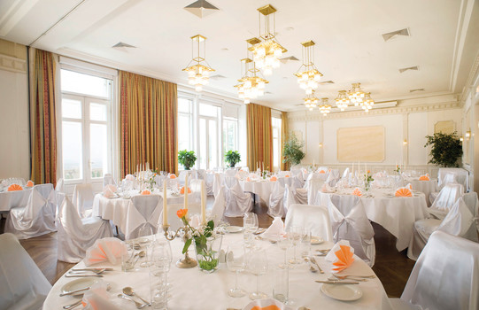 Wilhelminensaal with laid table | Hotel Schloss Wilhelminenberg in Vienna