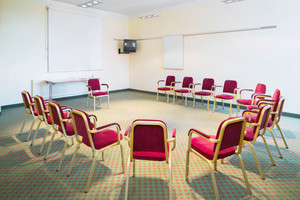 Seminar room Sachsen with armchair circle | Hotel Schloss Wilhelminenberg in Vienna