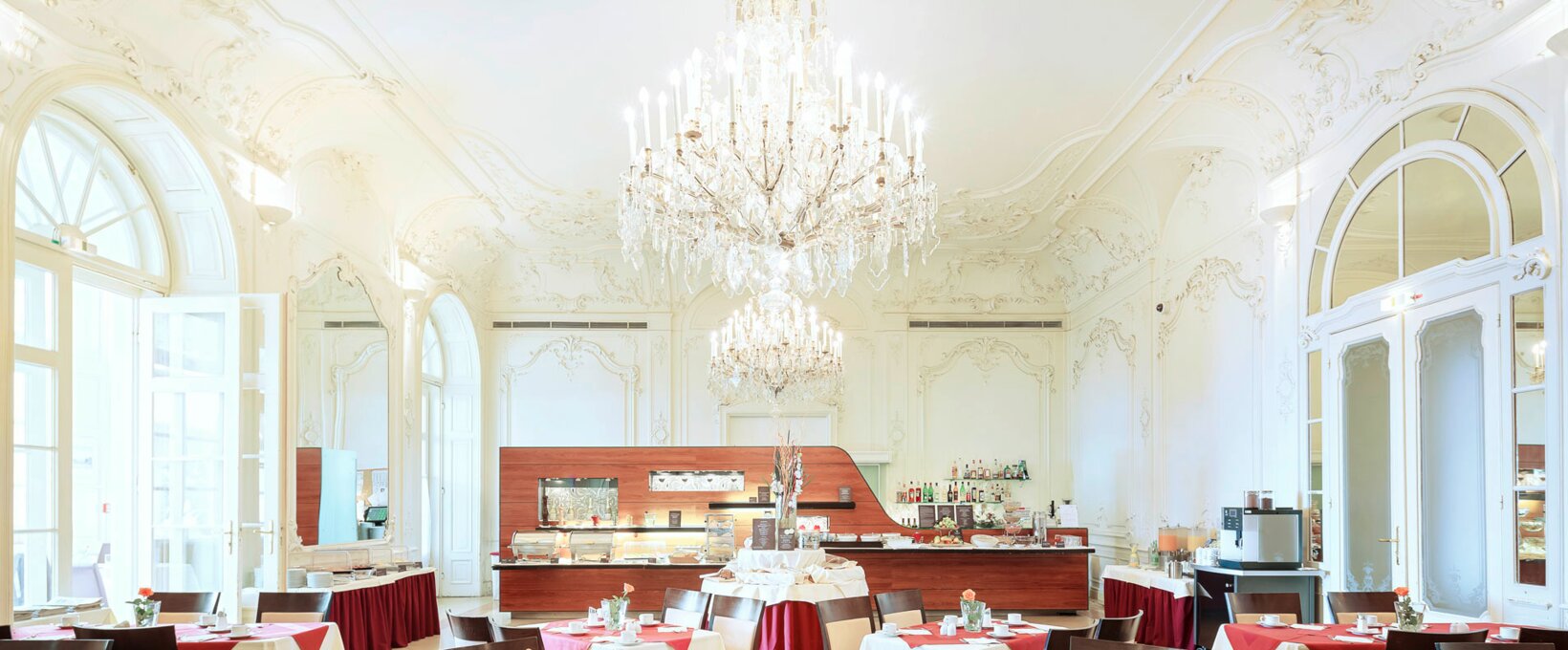 Breakfast restaurant with buffet | Hotel Schloss Wilhelminenberg in Vienna