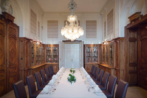 Bibliothek with laid table | Hotel Schloss Wilhelminenberg in Vienna
