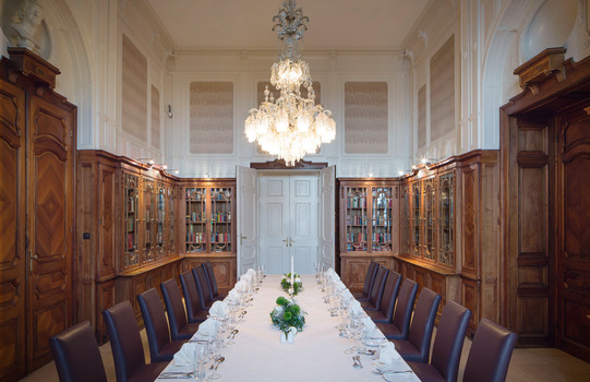 Bibliothek mit gedecktem Tisch | Hotel Schloss Wilhelminenberg in Wien