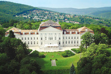 Exterior view hotel building | Hotel Schloss Wilhelminenberg in Vienna