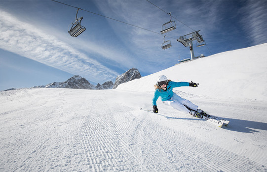  Skiing girl on the slope at the Mutteralmpark | Innsbruck | © 2010 | TVB Innsbruck | Innsbruck