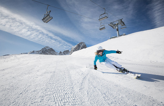 Skifahrerin auf der Piste im Mutteralmpark | Innsbruck | © 2010 | TVB Innsbruck | Innsbruck