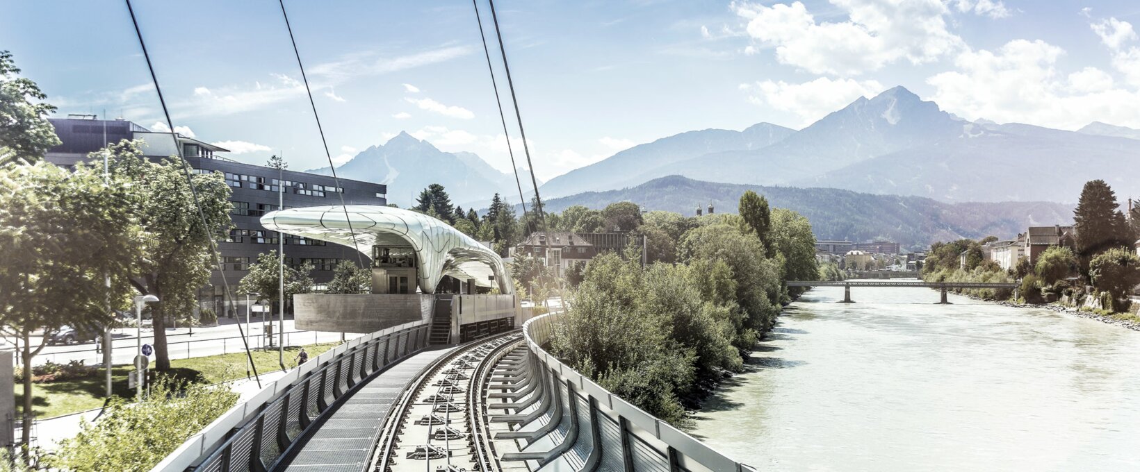 Hungerburgbahn Gleise am Fluss | Innsbruck