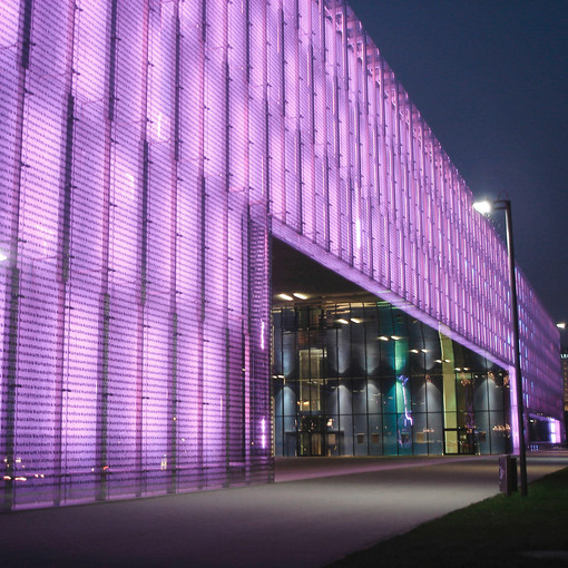 Museum Lentos | Linz | © Müller Museum Lentos violett beleuchtet bei Nacht | Linz | © Müller