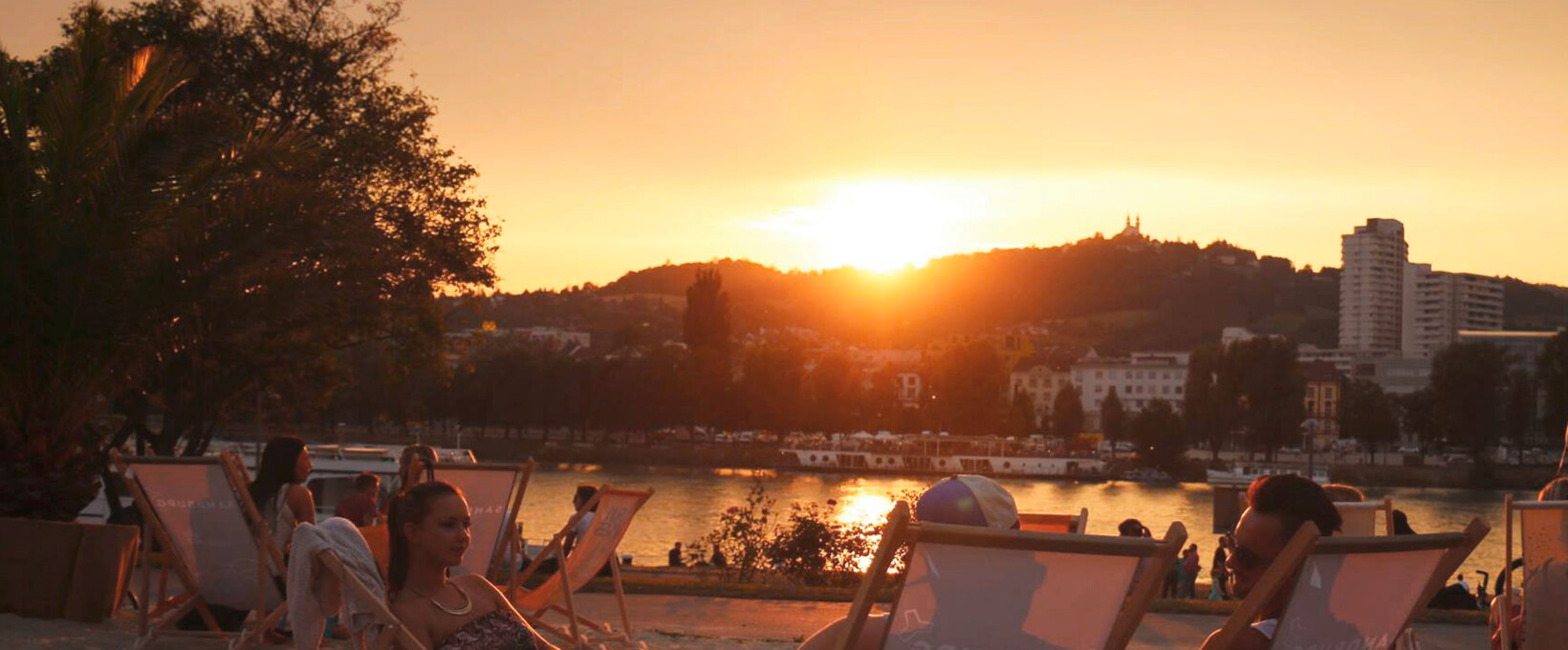 Strandbar "Die Sandburg" | Linz | © Die Sandburg Linz Strandbar "Die Sandburg" mit Sonnenuntergang | Linz | © Die Sandburg Linz