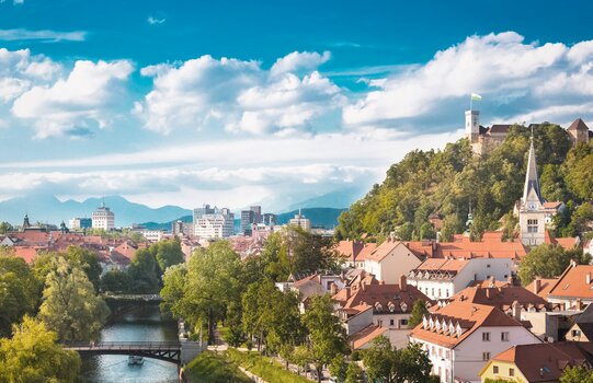 Panorama mit Blick über den Fluss | Ljubljana