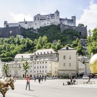 Kapitelplatz overlooking the Hohensalzburg Fortress | Salzburg  | © Salzburg Tourismus | Bryan Reinhart