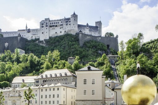 Kapitelplatz overlooking the Hohensalzburg Fortress | Salzburg  | © Salzburg Tourismus | Bryan Reinhart