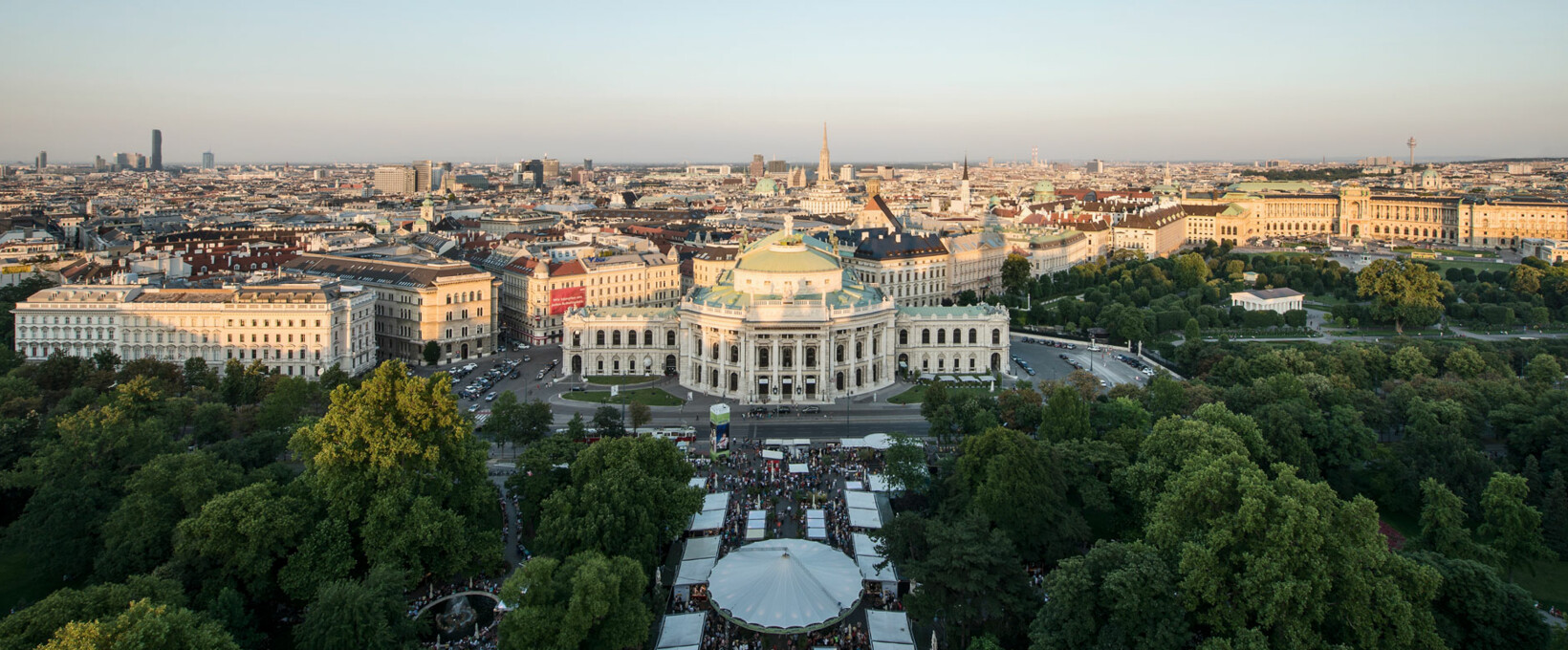 Burgtheater | Vienna | © Wien Tourismus | Christian Stemper Burgtheater with city view | Vienna | © Wien Tourismus | Christian Stemper