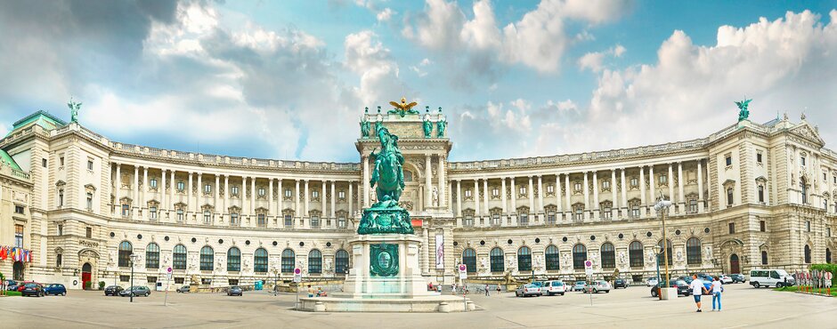 Hofburg mit Statue | Wien